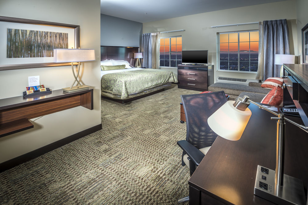 Staybridge Suites Corona South By Ihg Bagian luar foto