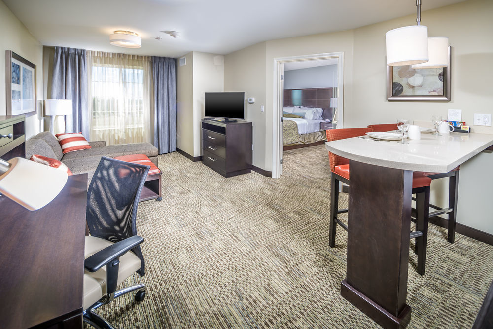 Staybridge Suites Corona South By Ihg Bagian luar foto