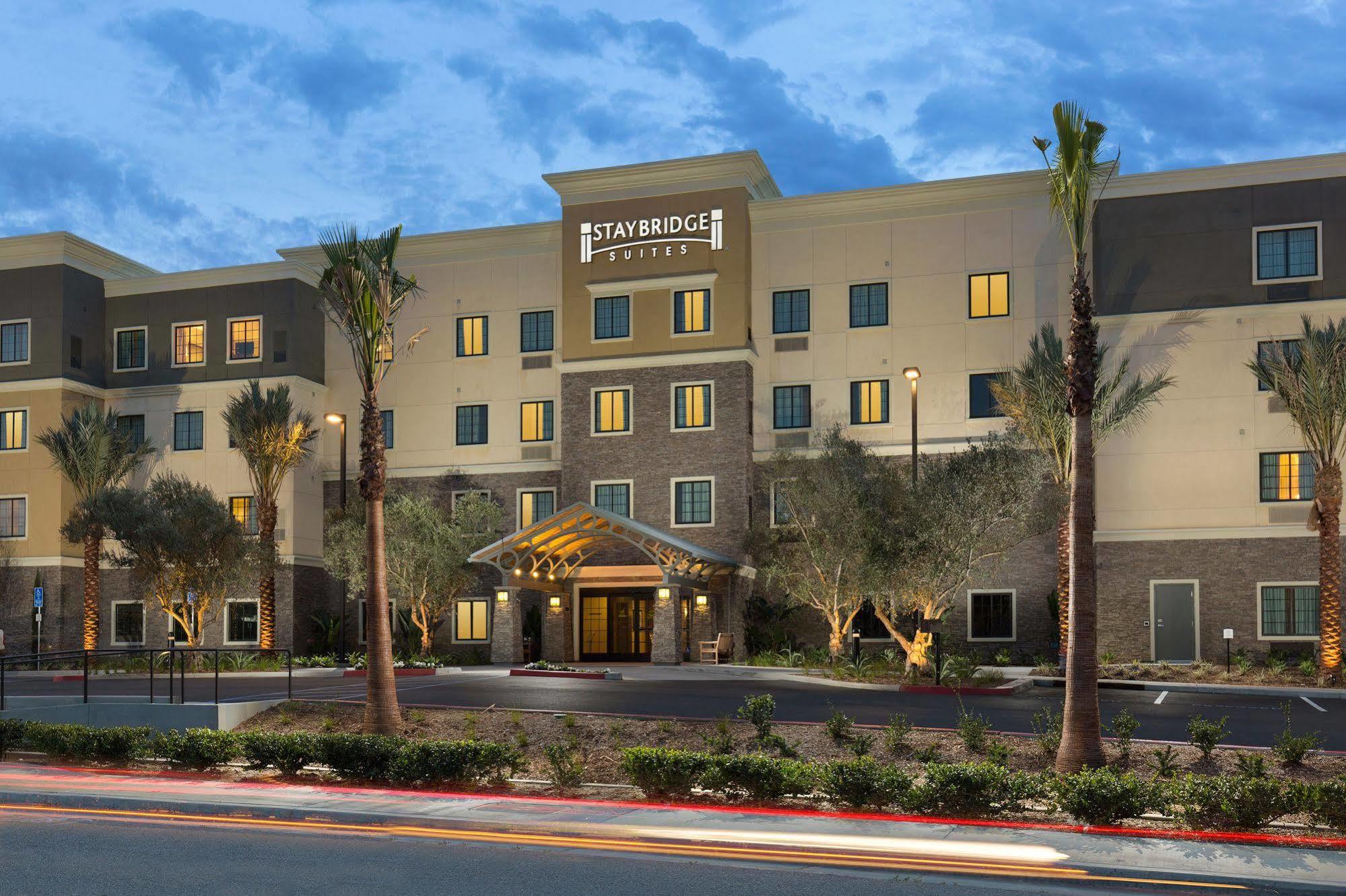 Staybridge Suites Corona South By Ihg Bagian luar foto