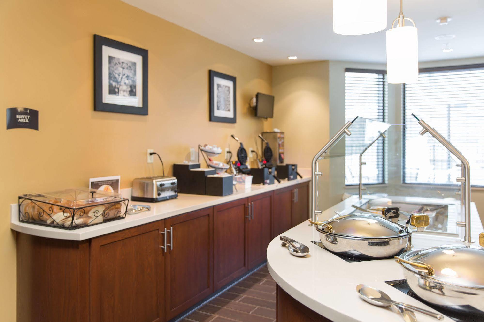Staybridge Suites Corona South By Ihg Bagian luar foto