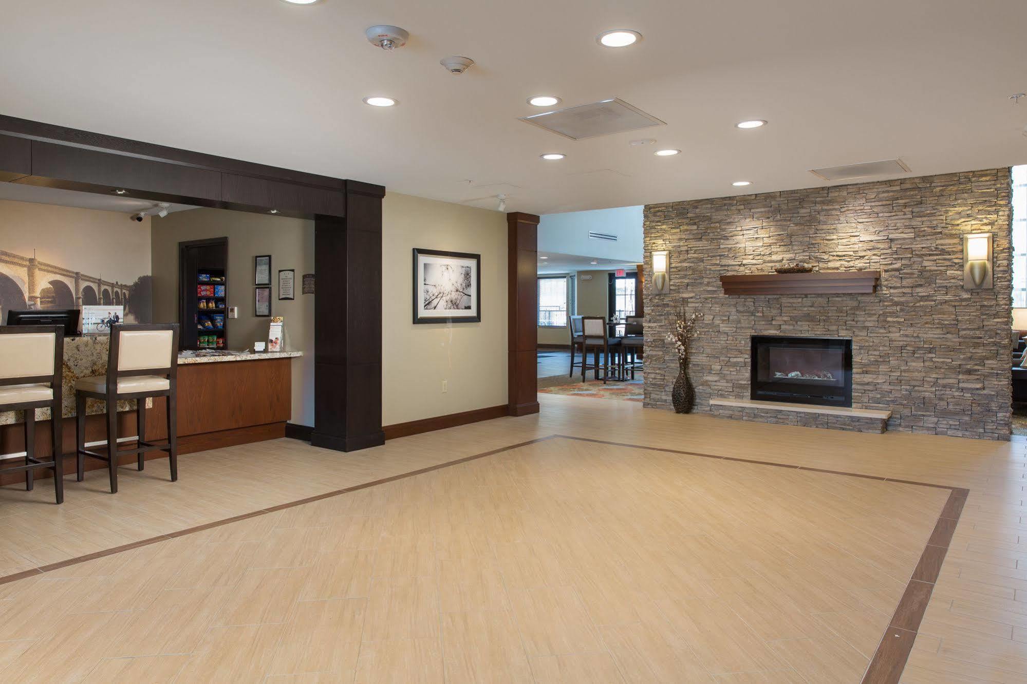Staybridge Suites Corona South By Ihg Bagian luar foto