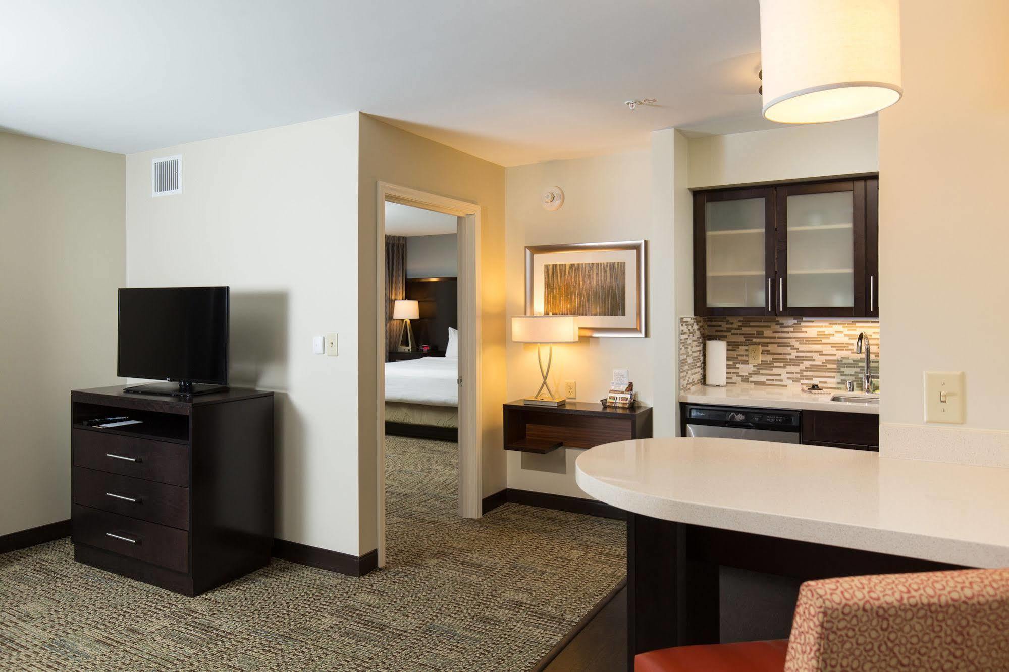 Staybridge Suites Corona South By Ihg Bagian luar foto