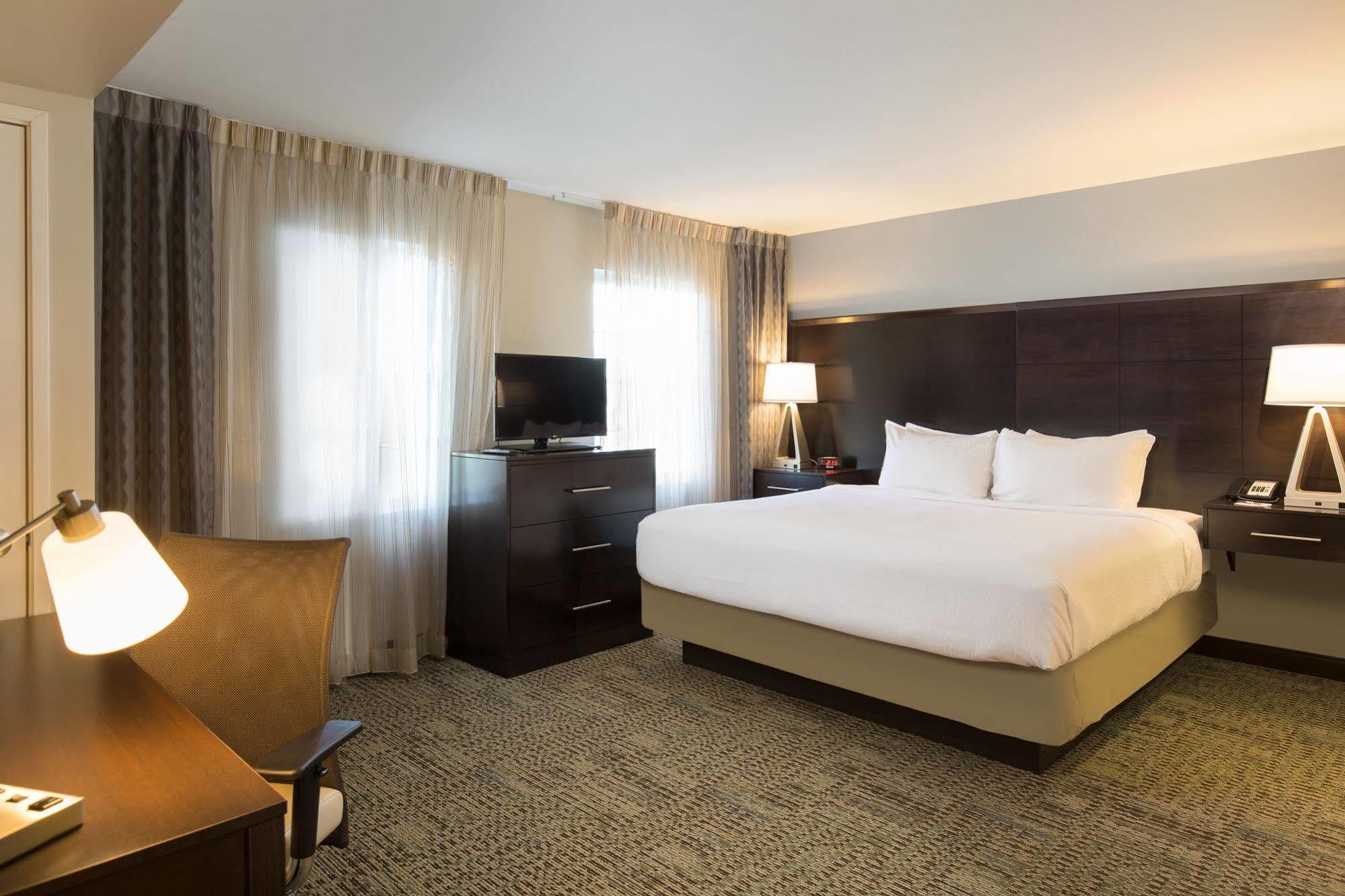 Staybridge Suites Corona South By Ihg Bagian luar foto