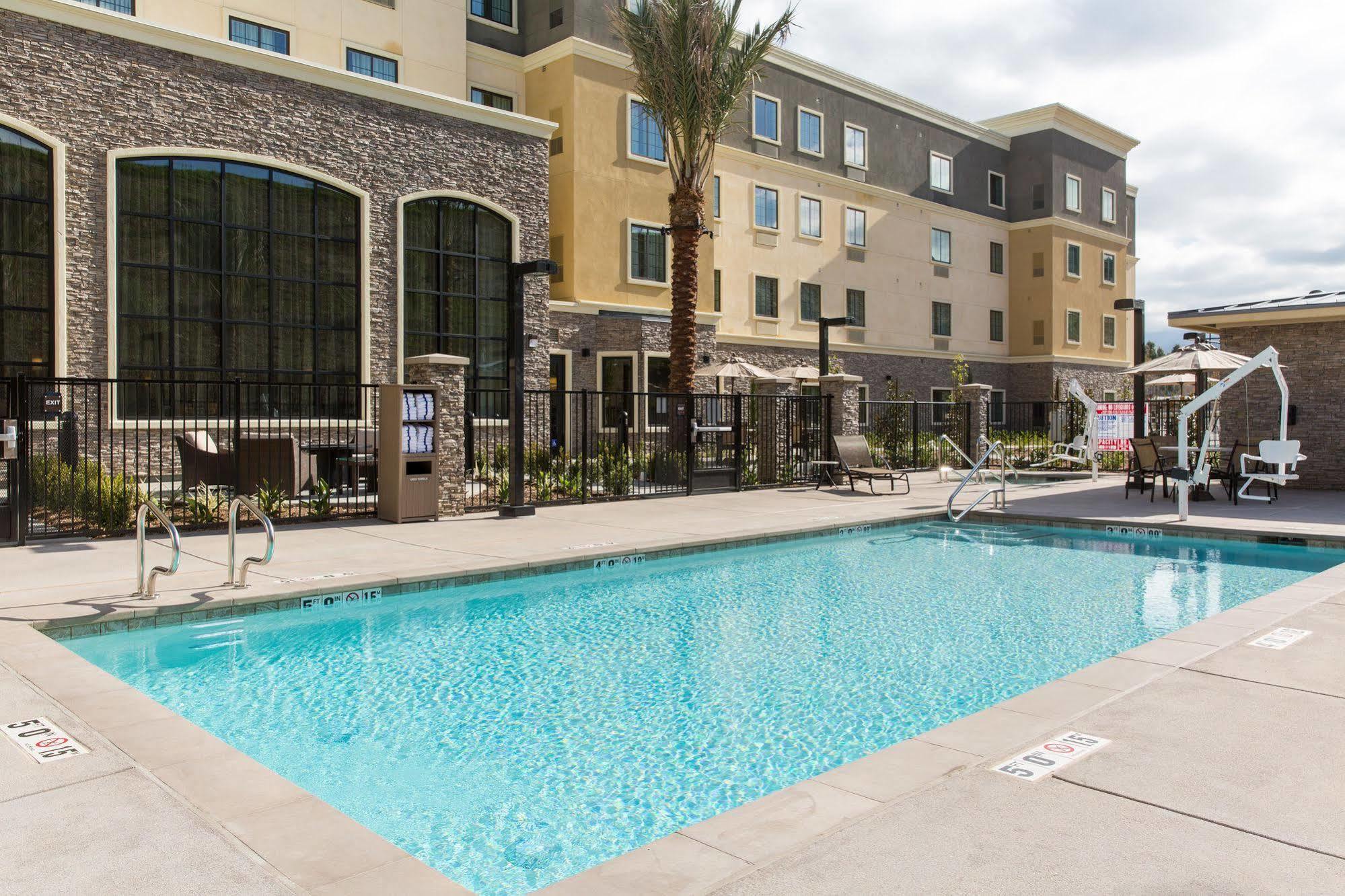 Staybridge Suites Corona South By Ihg Bagian luar foto